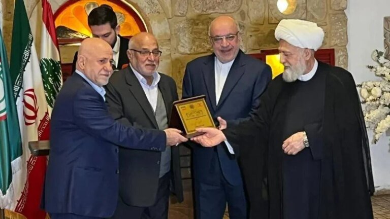 تكريم أمل للسفير الإيراني يحمل دلالات سياسية