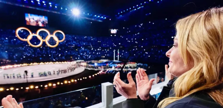 وتنتقد ميلوني بشدة مثيري الشغب في ميلانو وتعتبرهم “أعداء إيطاليا”.