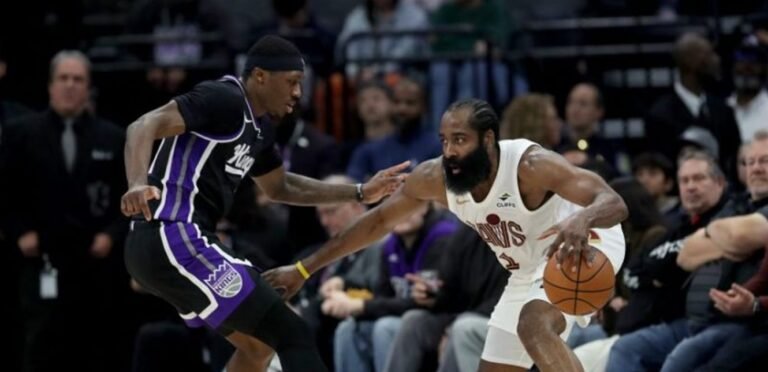 هاردن يقود كافالييرز للفوز على كينجز في بداية قوية