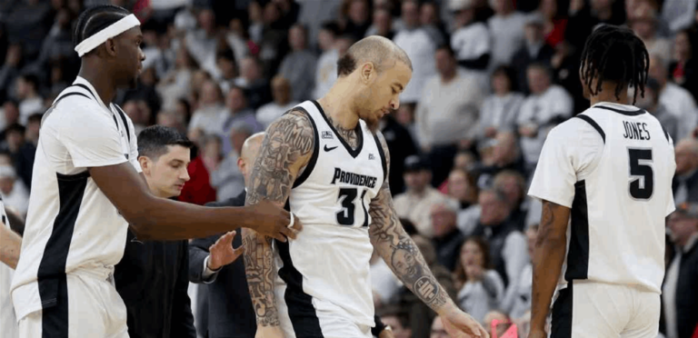 اشتباك عنيف ينهي مباراة كرة سلة بإشهار 6 بطاقات حمراء