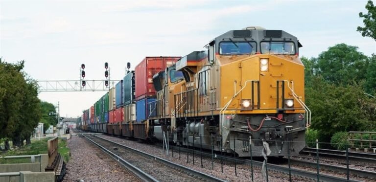 وتتطلع سورية إلى تعزيز التعاون مع روسيا في مجالات النقل والسكك الحديدية