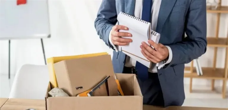 الذكاء الاصطناعي يتسبب في خسارة 4000 عامل وظائفهم في الشركة “…”