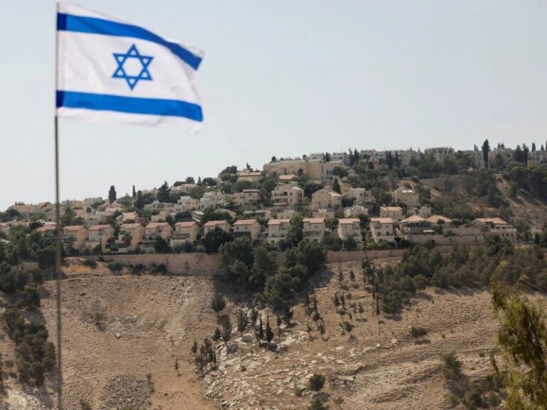 وتواجه إسرائيل انتقادات حادة من 85 دولة وسط تحذيرات بشأن القانون الدولي