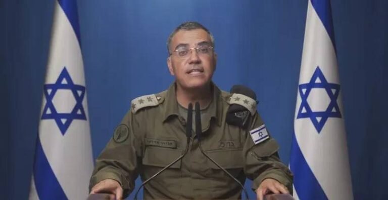 الدكتور “في الصباح” وعضو الحزب… أدرعي يروج للرواية الإسرائيلية حول قصف الجامعة اللبنانية!