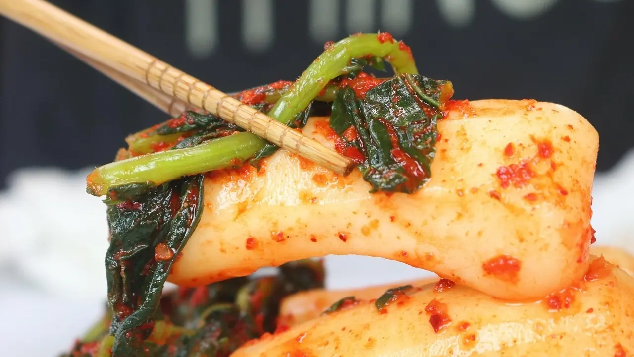 أطعمة متخمرة: حلّ محتمل لتقليل تراكم البلاستيك في الجسم