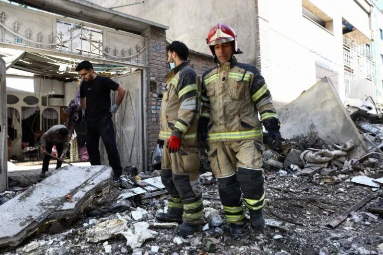 إيران: هل تتجه نحو تسوية قوية أم انتفاضة داخلية بعد شهر من الحرب؟