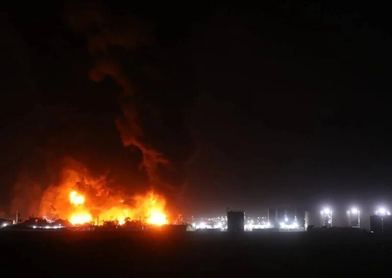 هجوم بطائرات مسيرة يشعل خزان وقود في مطار الكويت.. وتصعيد يتفاقم