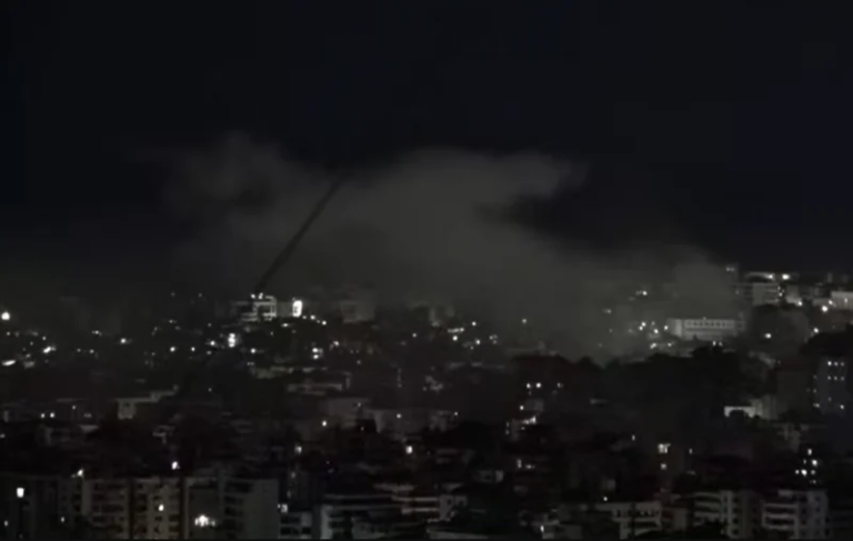 السفن الإسرائيلية تقصف مبنى دون سابق إنذار