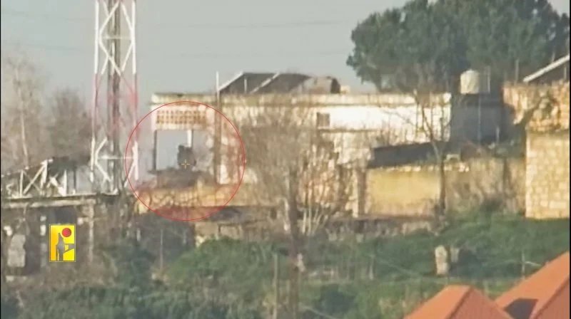 دبابات وطائرات مروحية تتعرض لإطلاق النار...تفاصيل يوم حافل بالاشتباكات