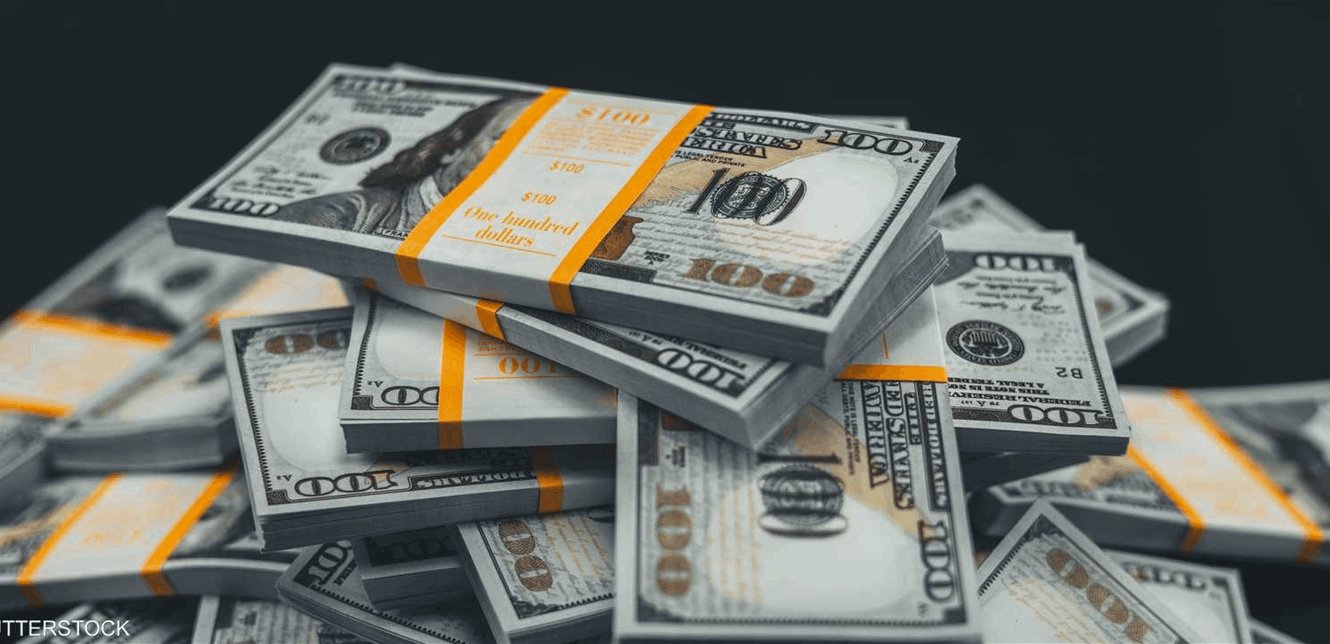 العُملة الخضراء تربح من الصراعات.. وتوقعات بصعود قياسي للدولار في 2026