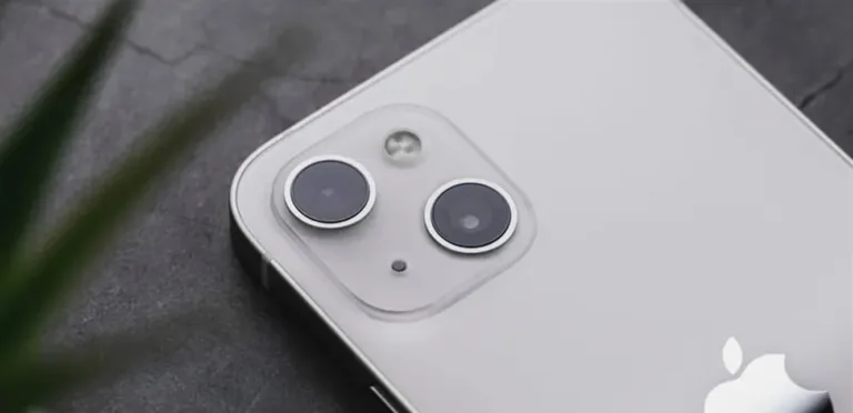 تسريبات حول “آيفون فولد”: تقنية مبتكرة لحماية الشاشة