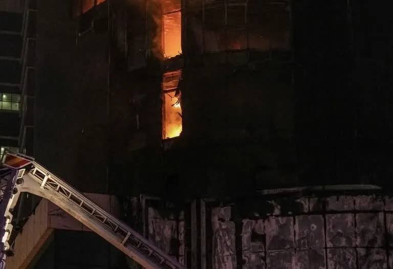 هجوم إيراني يستهدف فندقاً ومباني سكنية في البحرين