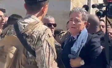 في أول تعليق له بعد طرده... جرادة: هؤلاء ليسوا أهالي القليعة و "طوبى لصانعي الصمود"! (فيديو)
