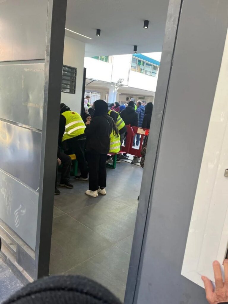 المدارس تستقبل النازحين بعد الغارات المفاجئة والتهجير العشوائي