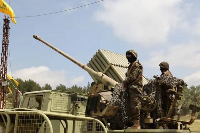 وتم استهداف موقعين إسرائيليين في عملية صباحية مزدوجة