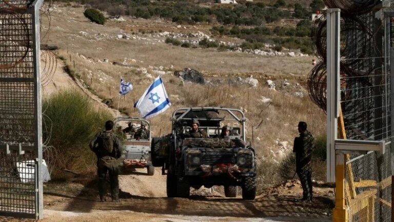 “لبنان مختطف”… الجيش الإسرائيلي يتهم “حزب الله” باستغلال أماكن العبادة كدروع بشرية