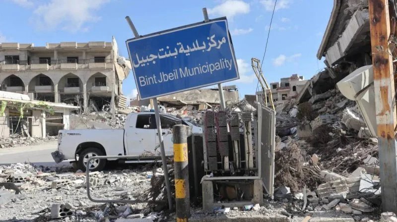 إعلام إسرائيلي: تفاصيل النيران في بنت جبيل ومعركة "عاصمة المقاومة"