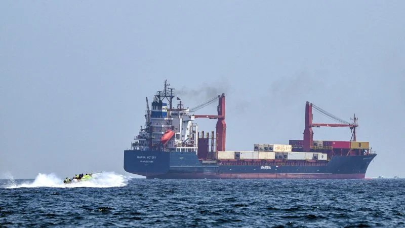 مفاوضات حاسمة بشأن مضيق هرمز: إيران تطلب "رسوماً" على مرور السفن