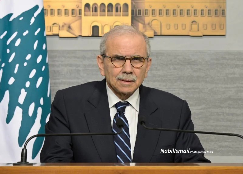 نواف سلام في مواجهة منفردة وغياب وزرائه عن الساحة