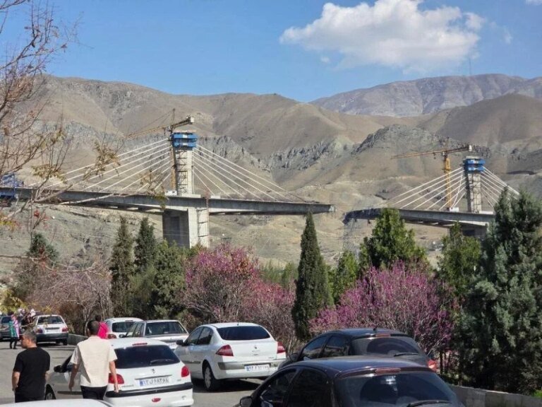 “قبل فوات الأوان”: ترامب يهدد بإجراءات إضافية عقب تدمير جسر حيوي