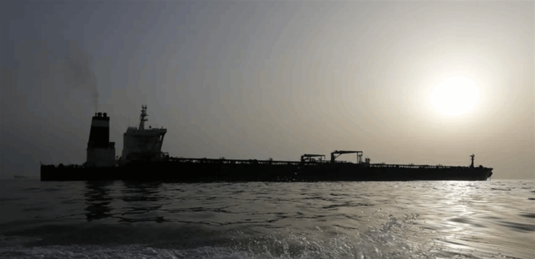 كيف جنى “أباطرة نفط إيران” الأرباح من الحرب؟