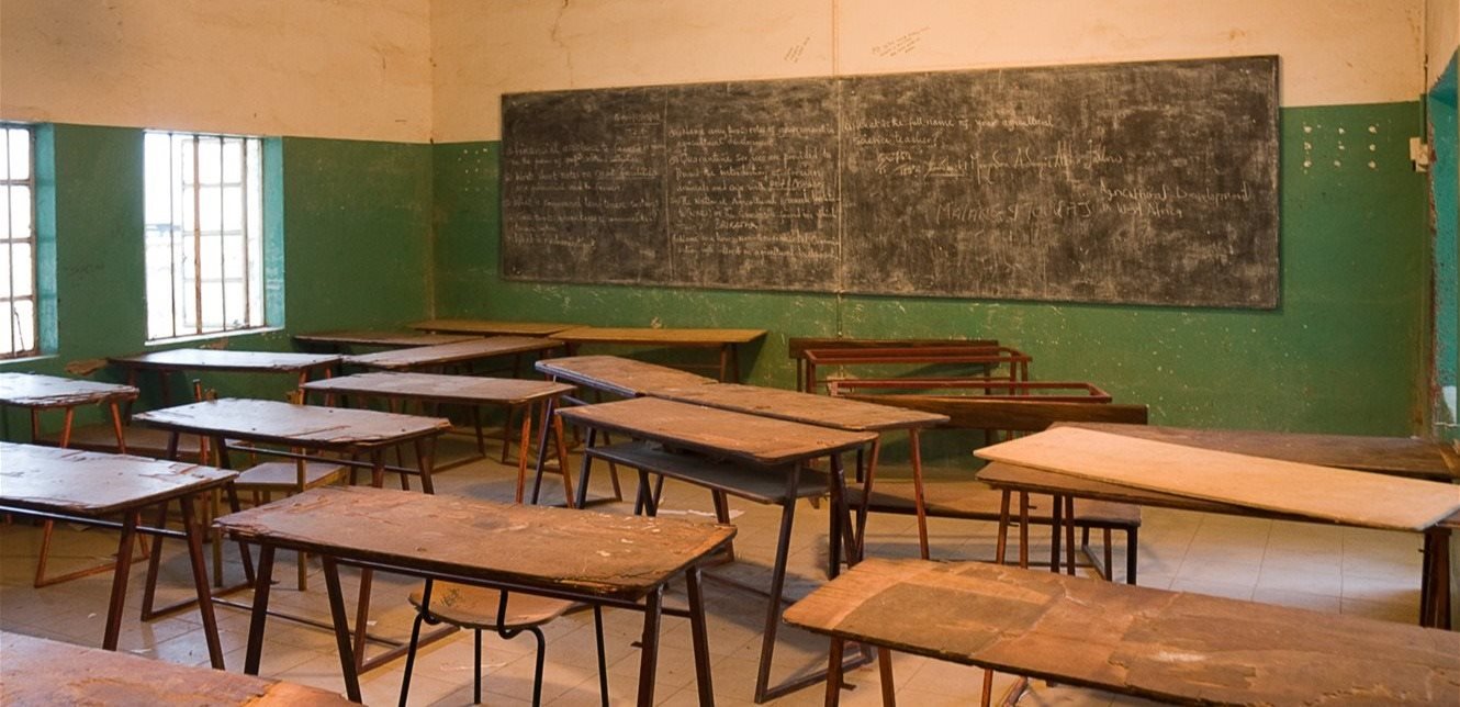 متعاقدو الأساسي: مطالبة بتسريع إقرار زيادة الرواتب