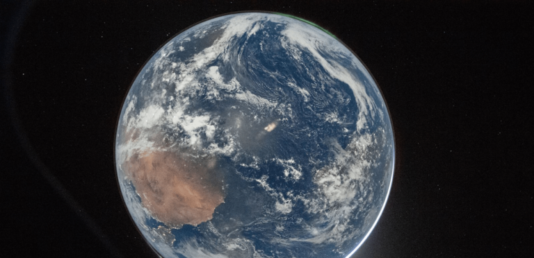 ناسا تنشر صورًا لـ “أرتميس 2” ملتقطة بالآيفون (صور)