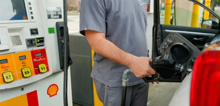 ارتفاع عالمي في أسعار البنزين والديزل وسط قلق من حرب شاملة