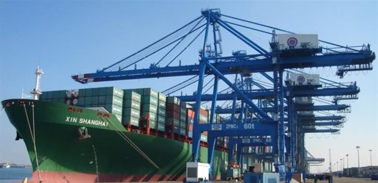 كوريا الجنوبية تحول مسار ناقلاتها نحو ميناء ينبع السعودي لتفادي المرور عبر مضيق هرمز