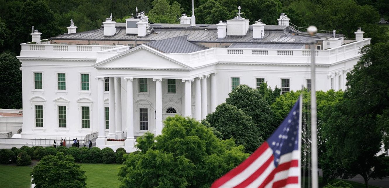 تساؤلات حول البيت الأبيض: تقلبات في أسعار النفط تزيد الشكوك بشأن تسريب معلومات حساسة