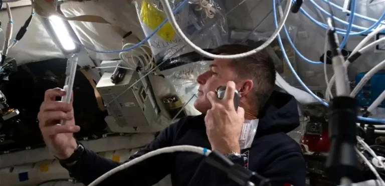 من الأرض إلى القمر: “آيفون” يحقق إنجازًا غير مسبوق في الفضاء