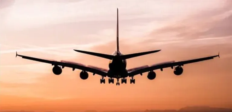 أزمة حادة في وقود الطائرات تُلقي بظلالها على شركات الطيران.. تقرير يُنذر بالخطر