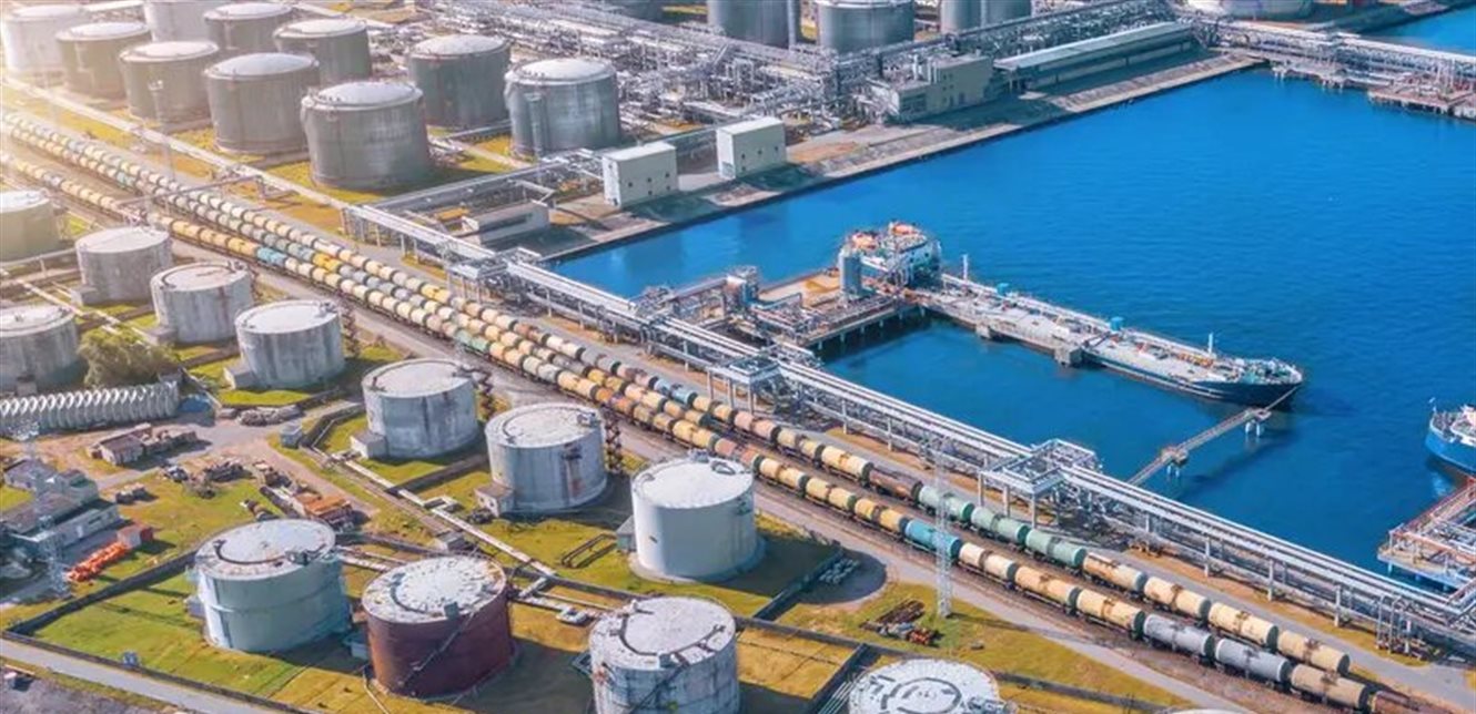 صعود أسعار النفط في ظل جمود المحادثات الأميركية الإيرانية وتعطّل حركة الملاحة في مضيق هرمز