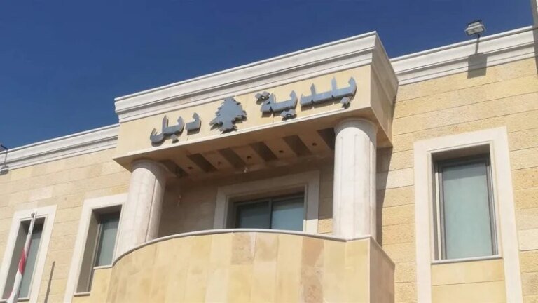 “كفى تدميرًا”: دبل تستنجد بالعالم وتتشبث بأراضيها