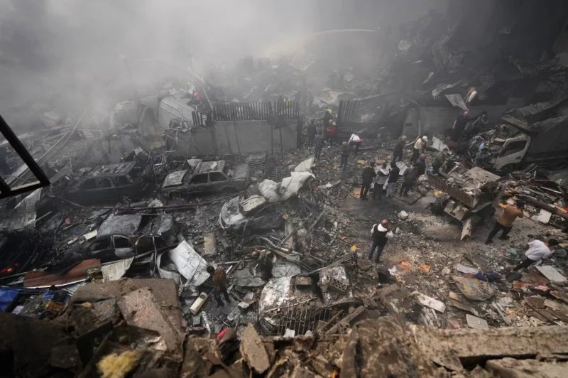 لبنان في صلب الأزمة: إيران تهدد بالرد وتعلّق التهدئة بإنهاء الاعتداءات عليه