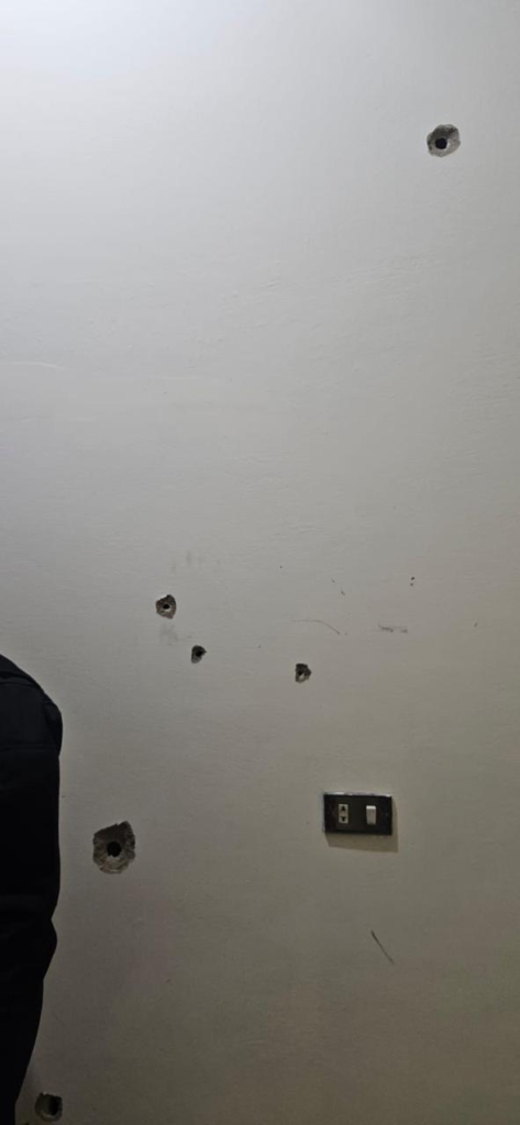 بعد نبيل القزاز في بيروت، سماح أبو خزام في كفرحيم ... بطل جديد يدافع عن نفسه ويقضي على لصين داخل منزله!!