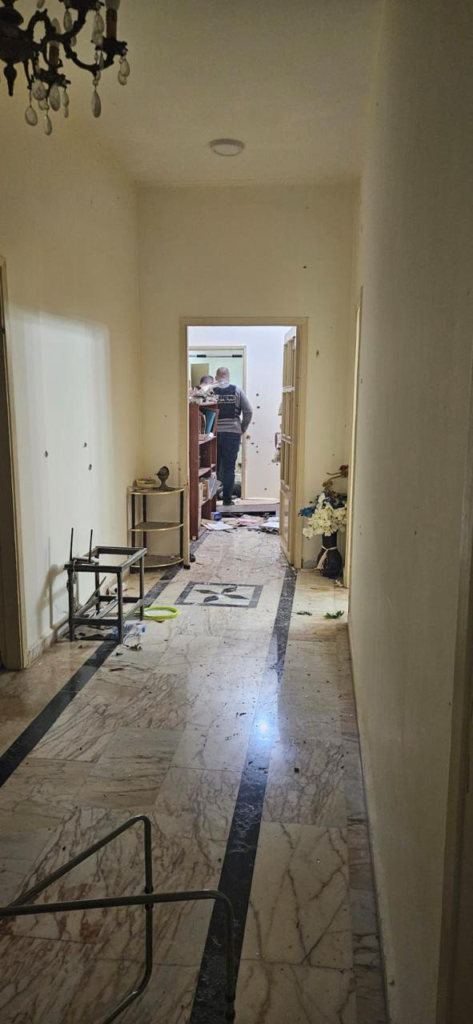 بعد نبيل القزاز في بيروت، سماح أبو خزام في كفرحيم ... بطل جديد يدافع عن نفسه ويقضي على لصين داخل منزله!!