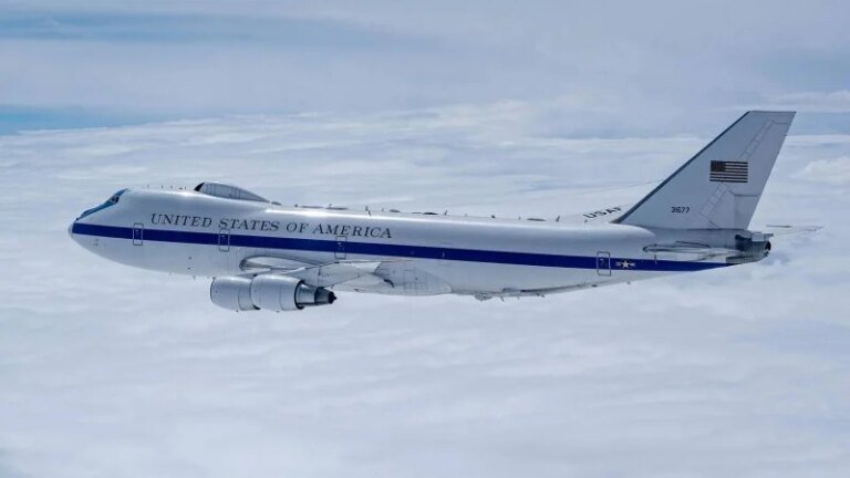 “طائرة يوم القيامة” تظهر قبيل القرار المرتقب بشأن إيران