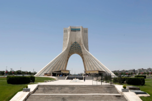 لبنان ينسف الجولة الأولى… طهران توقف وفدها إلى سويسرا