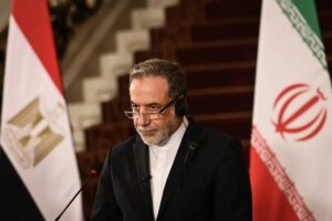 “نفاق صارخ ومحرج”… عراقجي يفتح النار على فرنسا