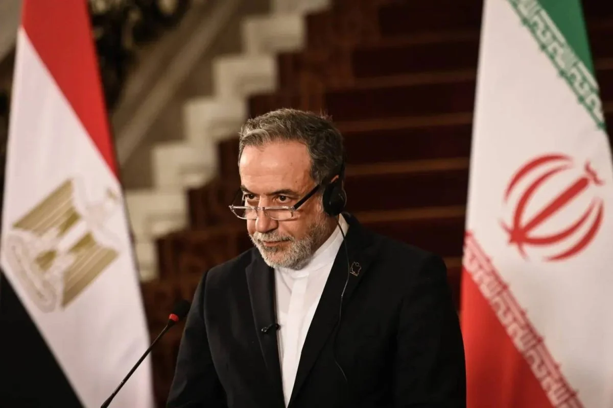 "نفاق صارخ ومحرج"... عراقجي يفتح النار على فرنسا