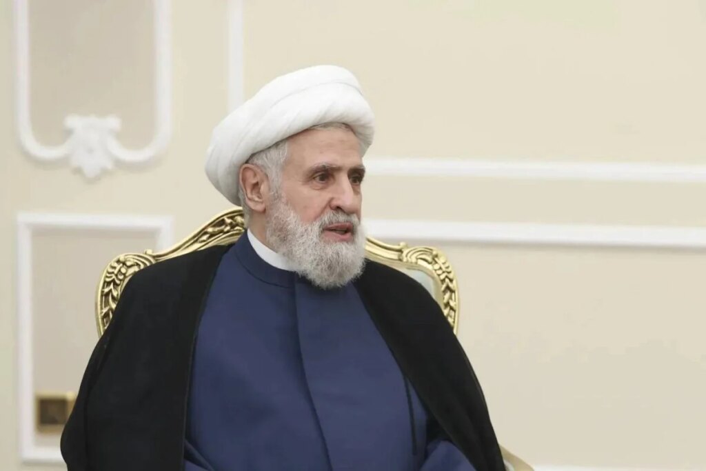 “لا تفتحوا جبهة الداخل”… قاسم يحذّر من نسيان العدو