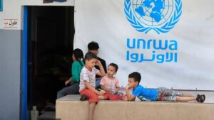 “إغماض آخر عين شاهدة على الجريمة”… كليب يحذّر من استهداف الأونروا