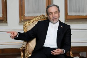 عتب إيراني على بيروت… عراقجي “ينصح” الخارجية اللبنانية