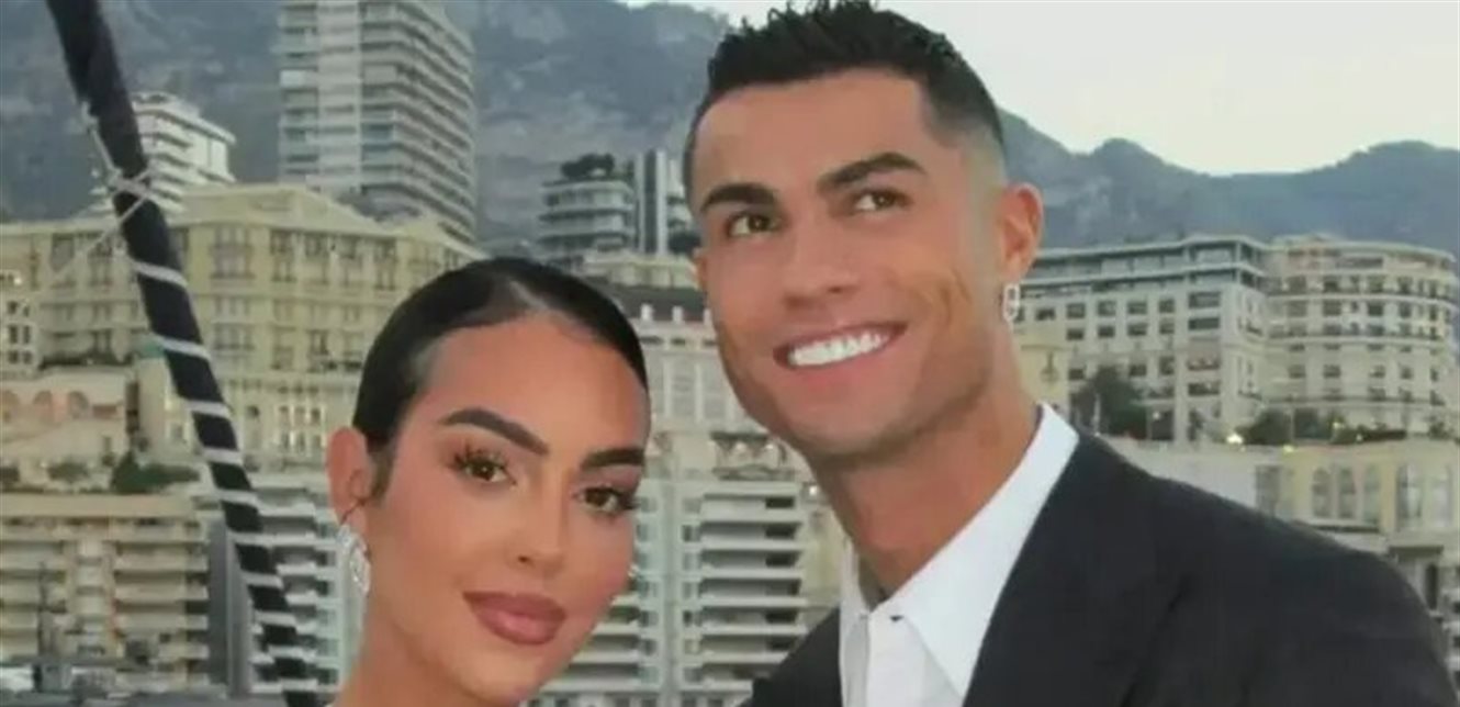 أمه وشقيقته لم تحضرا.. عقد زواج رونالدو بجورجينا كشف سراً