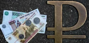 الدولار يتجاوز 84.5 روبل.. العملة الروسية تتراجع أمام العملات الرئيسية