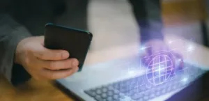 إحذروا.. هذه الأدوات في هاتفكم تكشف الكثير عنكم