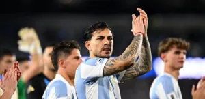 “الفيفا” يوقف باريديس 10 مباريات ويغرم الأرجنتين