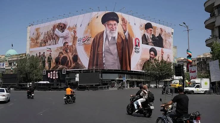 ترامب يلوّح بالضغط على إيران... وواشنطن تستعد لـ"أقسى عقوبات في التاريخ"
