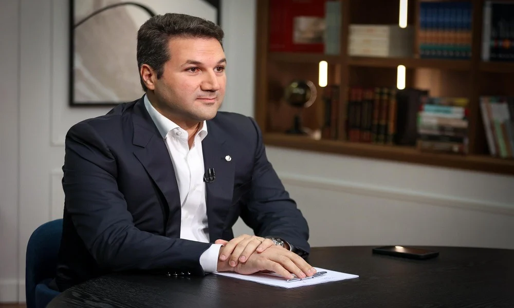 "لا مساومات ولا تنازلات"... الجميل يطالب بمغادرة السفير الإيراني